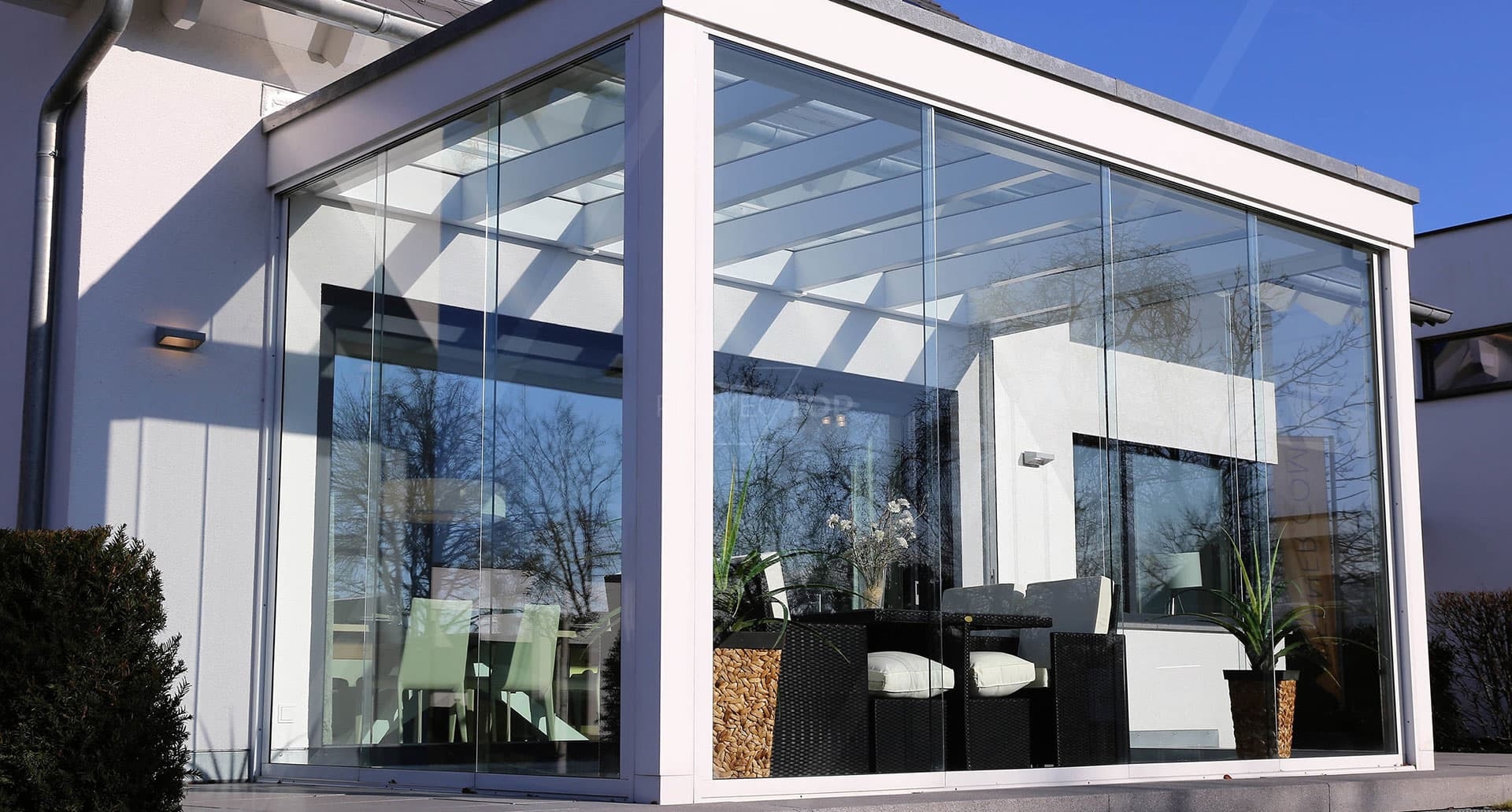 Imagen de Referencia de Instalación de Correderas de Cristal Sin Perfiles en Madrid